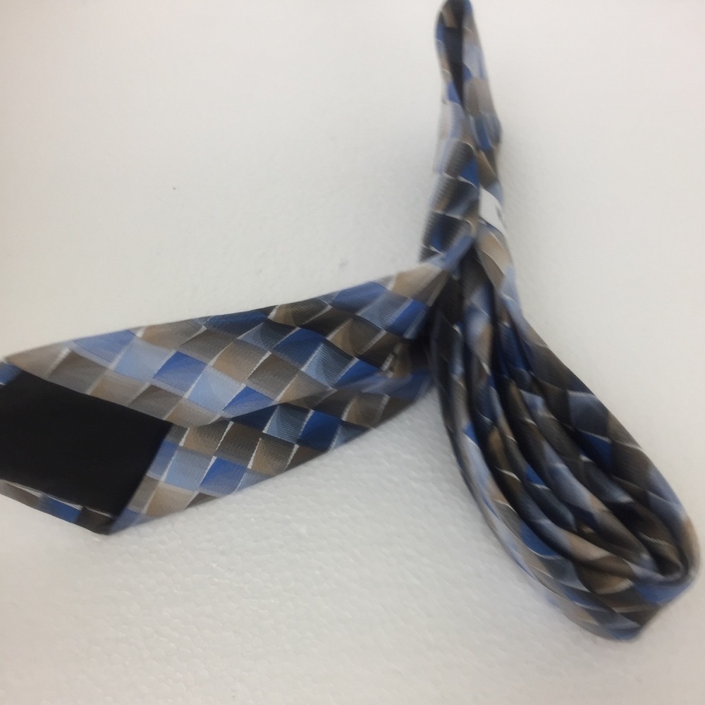 Van Heusen. Men Tie. Blue/Brown. Sz Os.